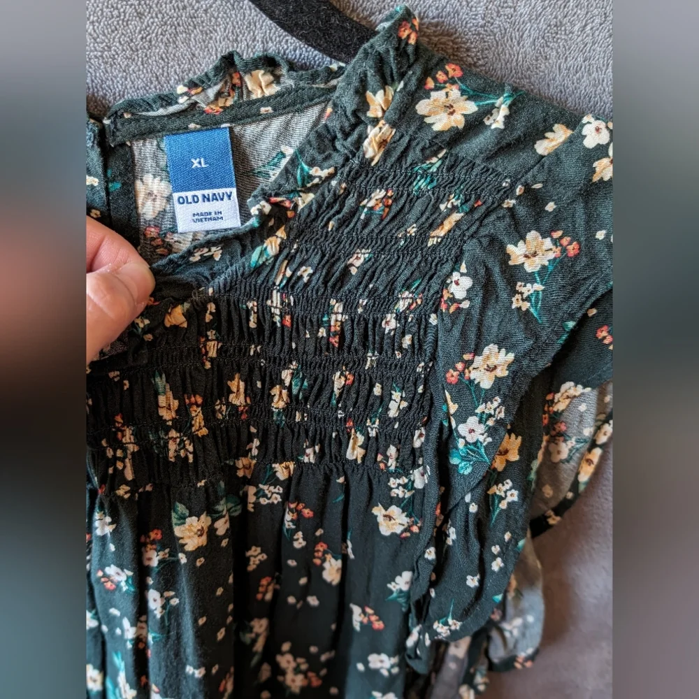 Old Navy Floral Blouse size XL - Picture 3 of 4